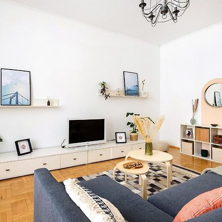 Spacious & Serene Downtown Home With Free Parking Budapest Esterno foto