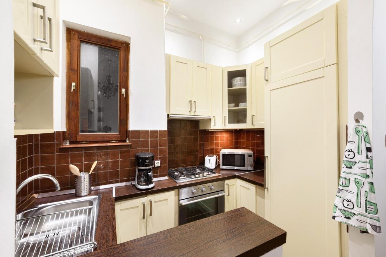 Spacious & Serene Downtown Home With Free Parking Budapest Esterno foto