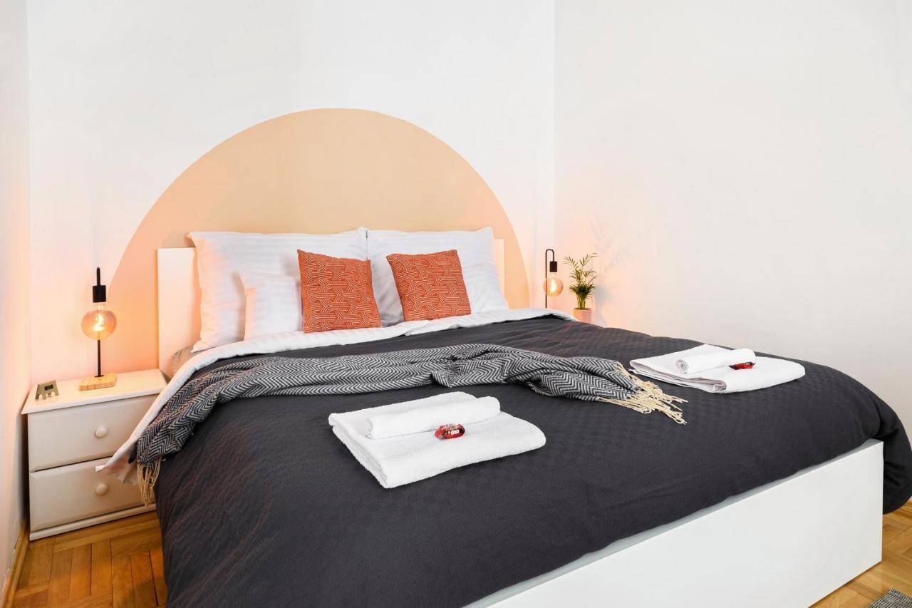 Spacious & Serene Downtown Home With Free Parking Budapest Esterno foto