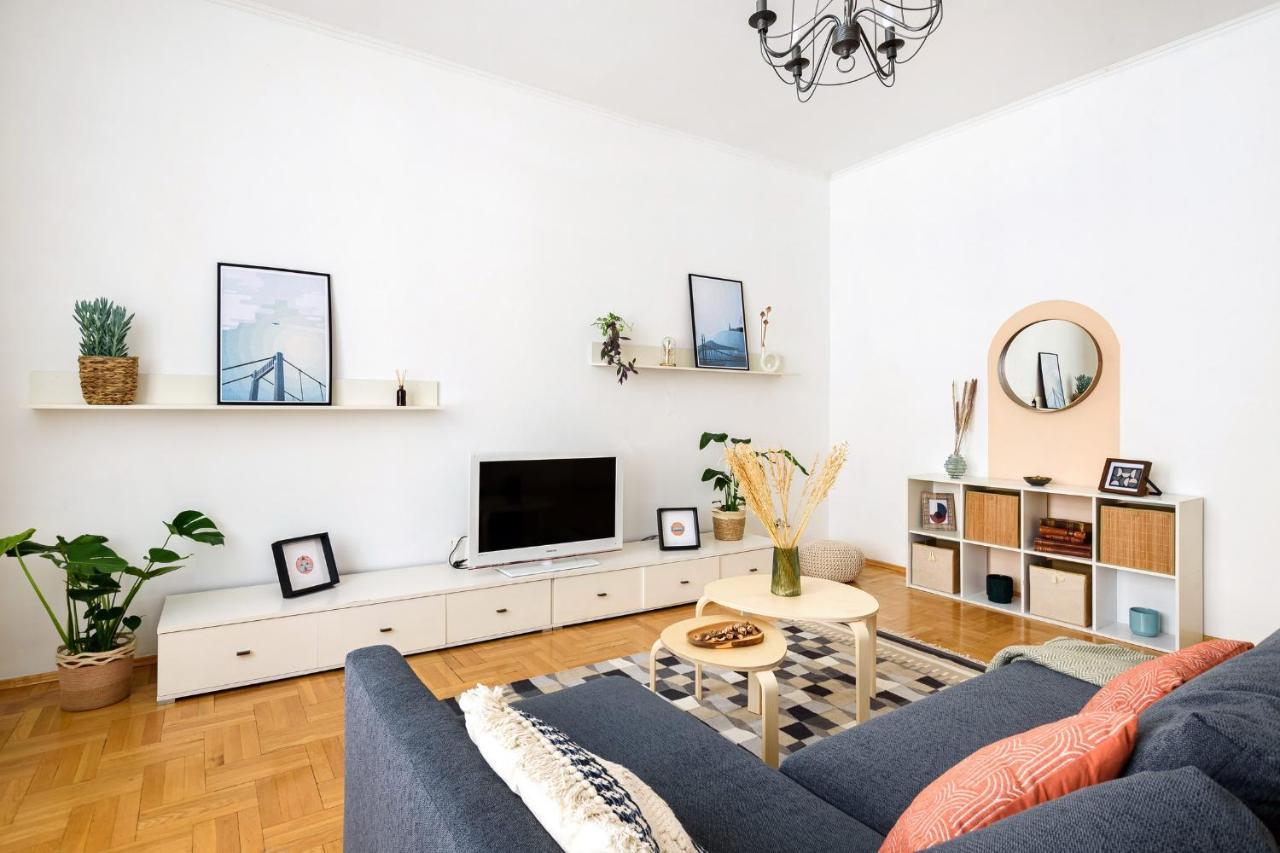 Spacious & Serene Downtown Home With Free Parking Budapest Esterno foto